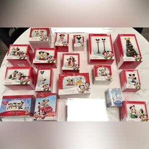 Department 56 Disney Holiday Figurines Set lot